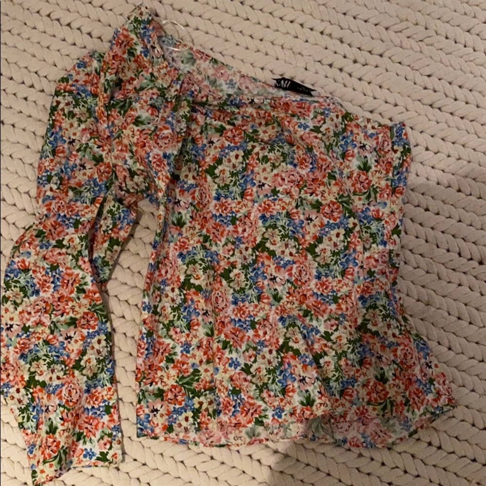 Asymmetric top in Multicolor